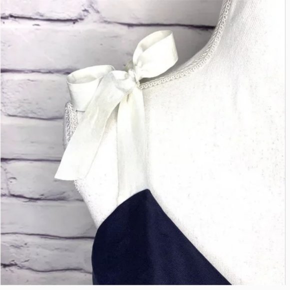 J. Crew Women's Navy & Cream 100% Silk Bow Tie V-Neck Sleeveless Peplum Top 4 - Picture 2 of 3